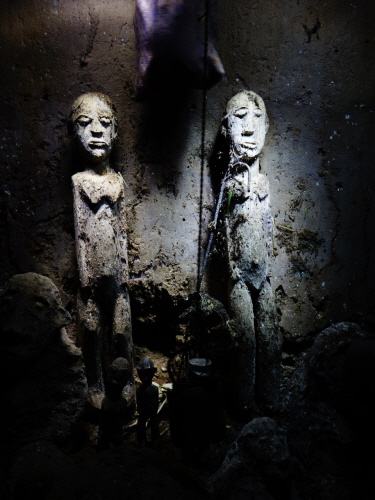 Fünf Jahre altes Figurenpaar